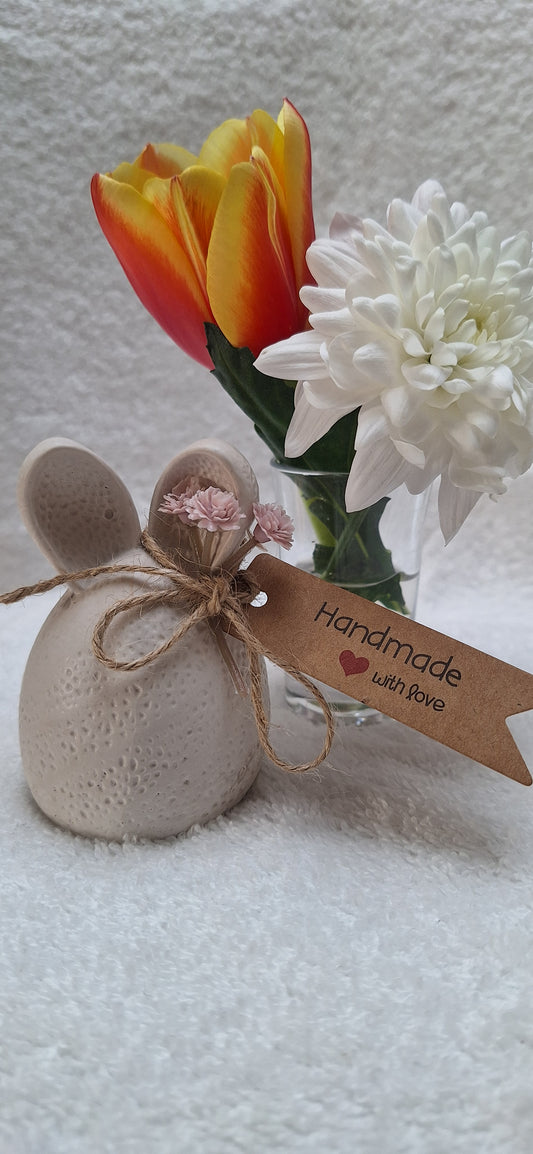 Handgegossene Gipshasen