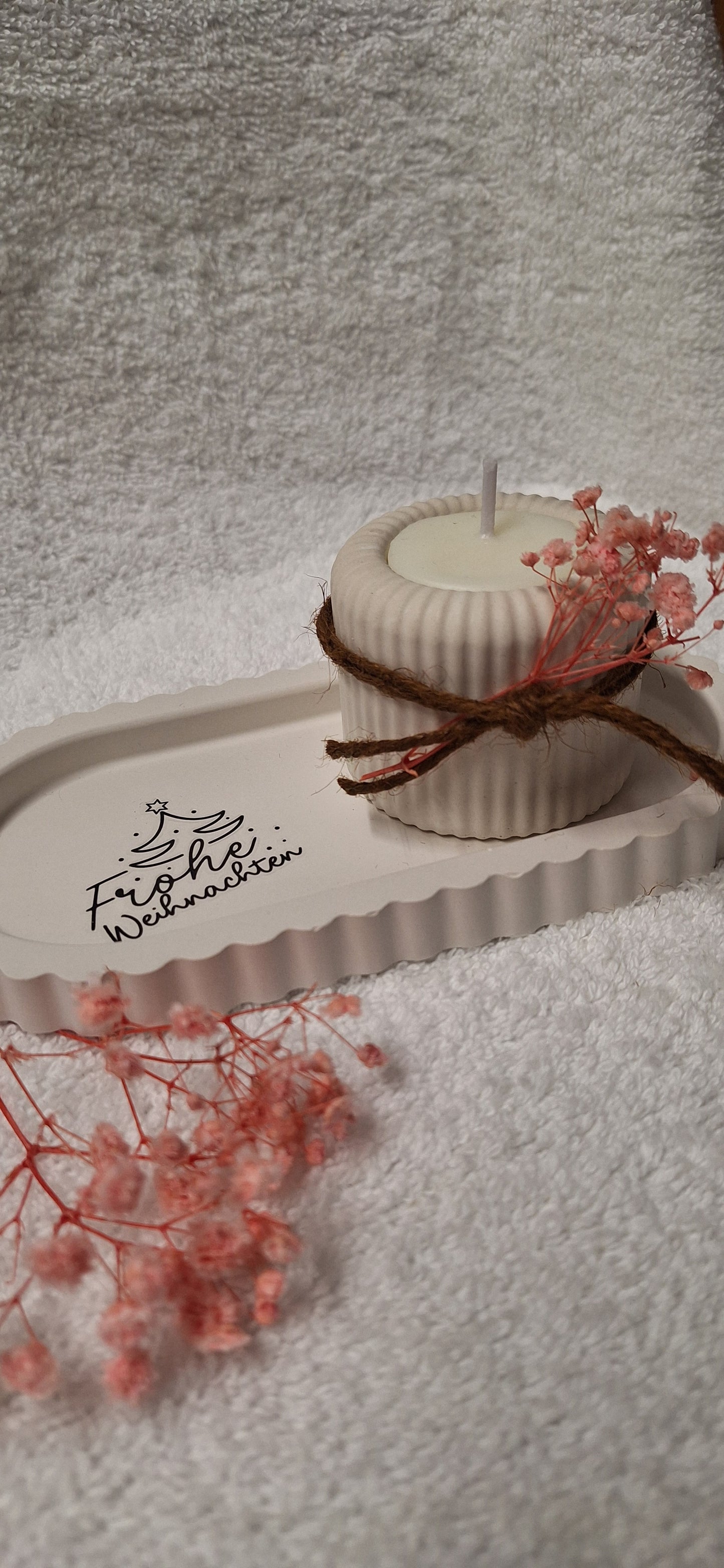 Gips-Tablet mit geriffeltem Rand